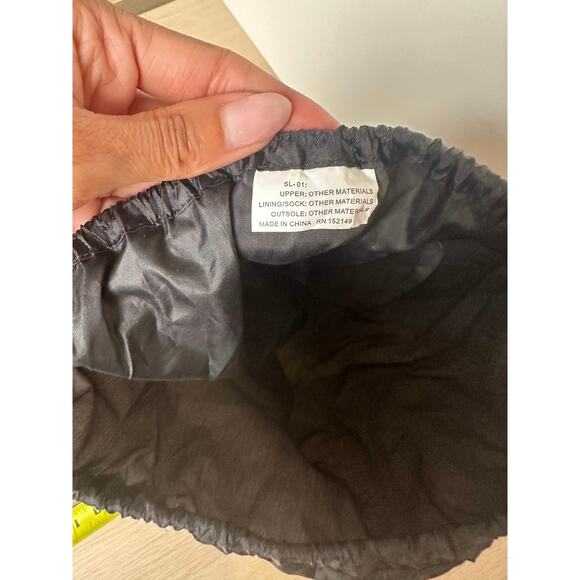 Yeezy Slides Slippers YZY SL-01 Black Size 4 - New - Picture 11 of 11